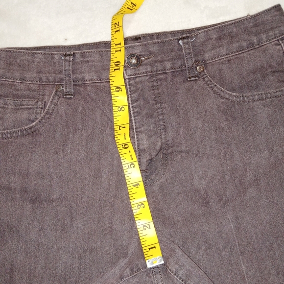 Bandolino Mandie Brown Midrise Denim Shorts size 10 - Picture 7 of 11